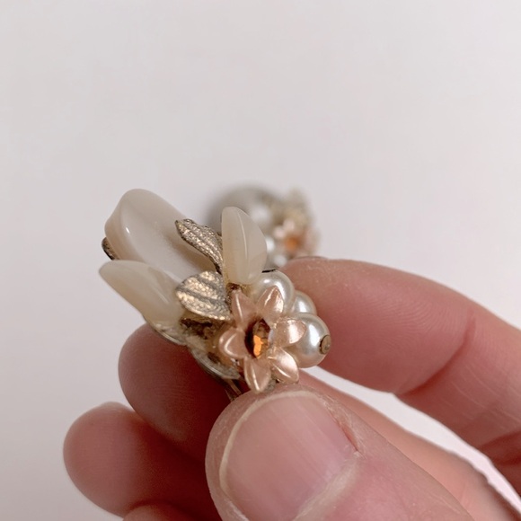 VINTAGE 80’s(or earlier) Clip-on Costume Earrings - Picture 8 of 10